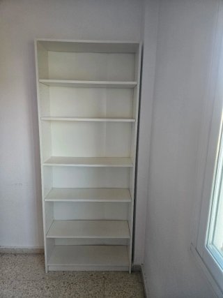 Estantería blanca de madera