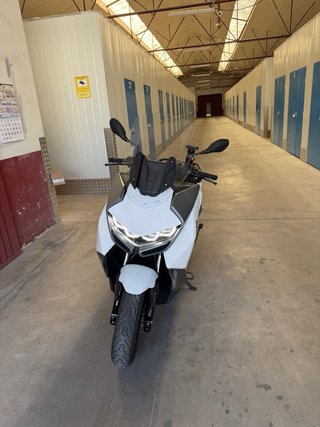 BMW 400 GT 2024 Maxi Scooter Blanca