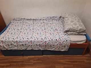 Cama individual con cajones inferiores