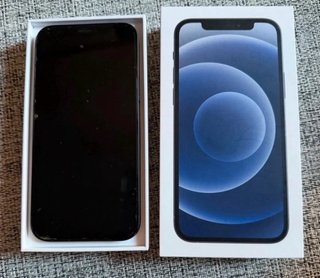 iPhone 12 64GB Negro + 6 Fundas