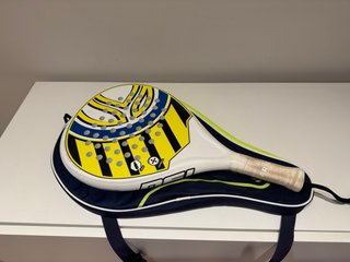 Pala de pádel Artengo con funda y pelotas