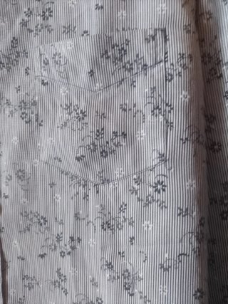 Camisa estampado floral y rayas finas
