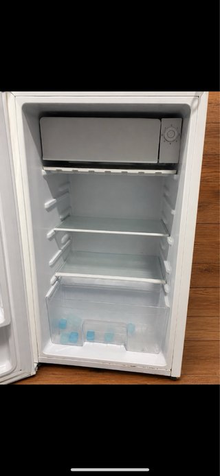 Nevera bajo encimera blanca