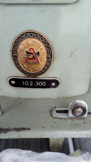 Máquina de coser Alfa 102-300