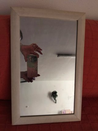 Espejo de pared beige y blanco