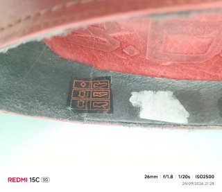 Zapatos de tacón rojos de piel