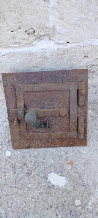 Antica porta per camino o stufa