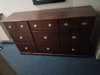 Cómoda de madera con 9 cajones