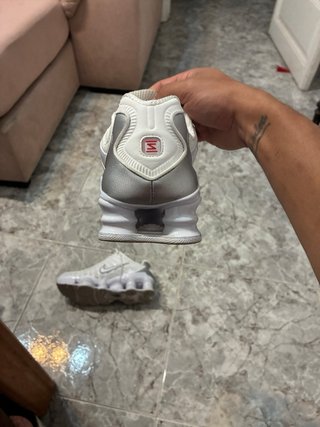 Tenis Nike Shox Blancos y Plateados