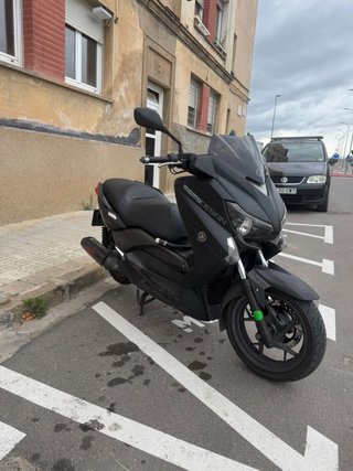 Yamaha X-Max 250 Momo Design