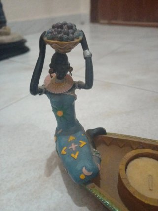 Centro de mesa decorativo con figuras