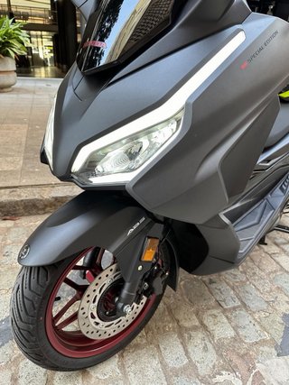 Maxi-scooter Honda Forza 125 Edición Especial