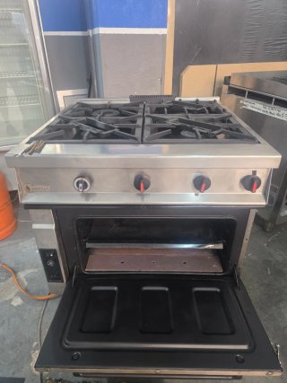 Cocina de 4 fuegos con horno a gas