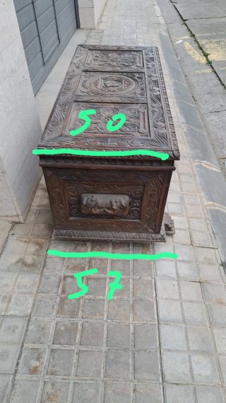 Baúl Antiguo de Madera Tallada