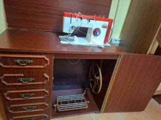 Mueble para Máquina de Coser
