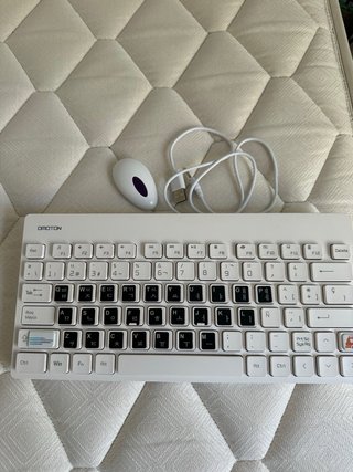 Teclado inalámbrico OMOTON, ratón compacto y cable