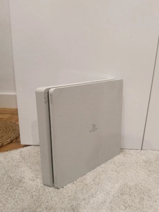 PS4 Bianca (PlayStation 4)