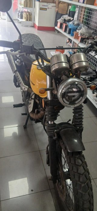 Macbor Eight 125 Naked Negra/Amarilla