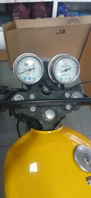 Macbor Eight 125 Naked Negra/Amarilla
