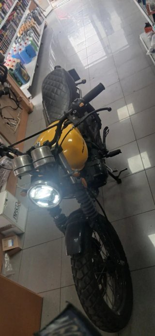 Macbor Eight 125 Naked Negra/Amarilla