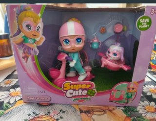 Muñeca Super Cute Little Babies Regi's Scooter