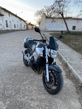 Suzuki GSR 600 muy cuidada.