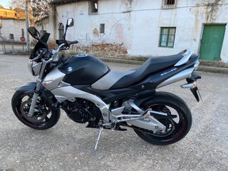Suzuki GSR 600 muy cuidada.