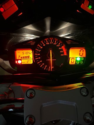 Suzuki GSR 600 muy cuidada.