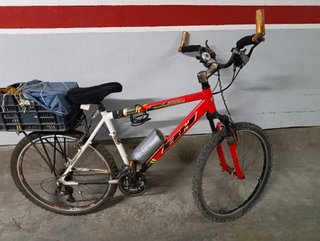 Bicicleta de Montaña Roja y Blanca