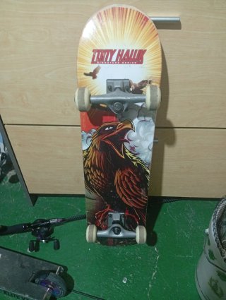 Skateboard Patinete Tomy hank