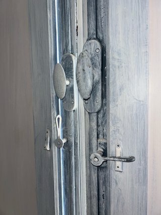 Ventana antigua madera maciza