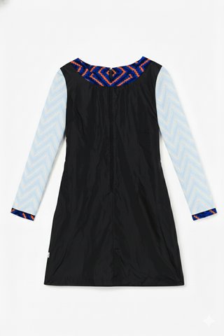 Vestido geométrico azul y naranja con cinturón