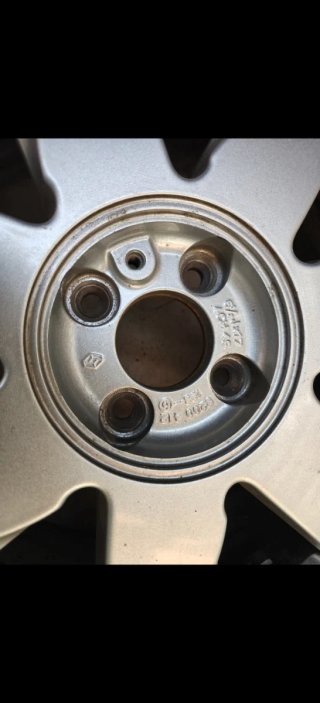 4 Llantas Renault con Neumáticos
