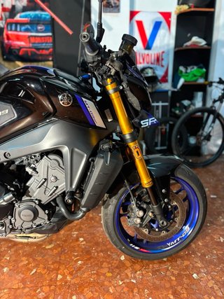 Yamaha MT-09 SP Negra y Azul