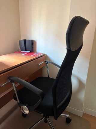 Silla de oficina ergonómica negra