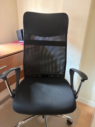 Silla de oficina ergonómica negra