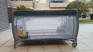 Cuna de viaje Asalvo con colchón y sábanas