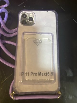 Funda iPhone 11 Pro Max Morada con Colgante morado