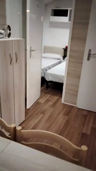 Móvilhome 9 x 4 con porche de madera de 6 x 3