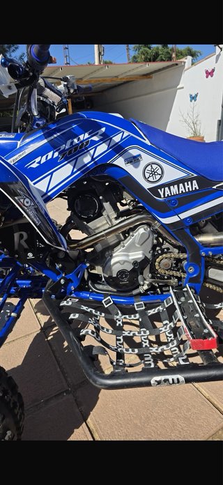 Yamaha Raptor 700R Azul y Blanco