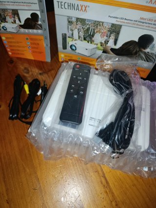 Proyector LED Portátil Technaxx TX-113