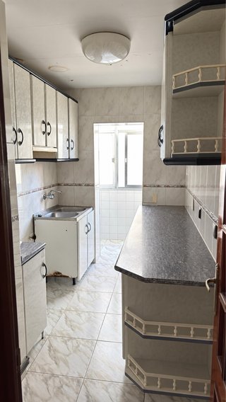 Mueble de cocina antigua en condiciones aceptables