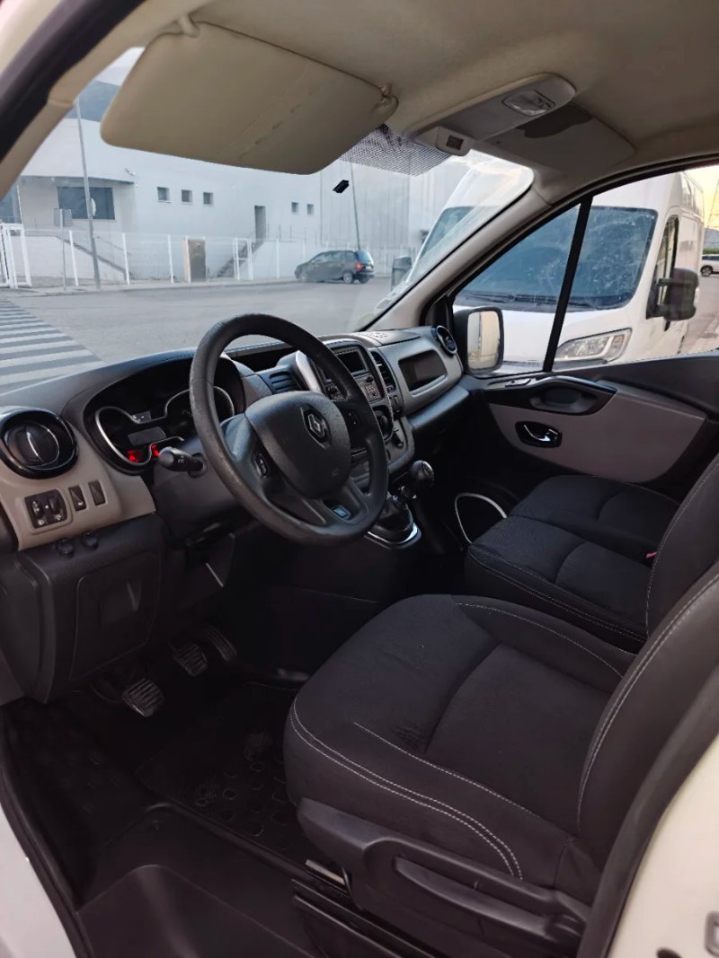 Renault Trafic 2018, foto 10