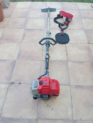 Desbrozadora Greencut 65cc con accesorios