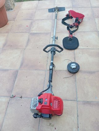 Desbrozadora Greencut 65cc con accesorios