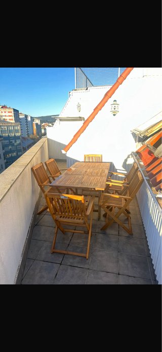 Conjunto mesa extensible y 6 sillas de madera