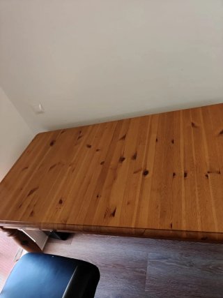 Mesa de comedor de madera robusta