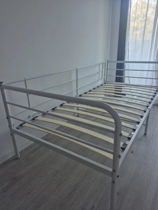 Cama diván individual metálica