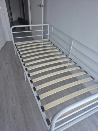 Cama diván individual metálica