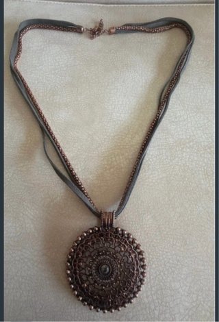 Collar fantasía marrón y gris